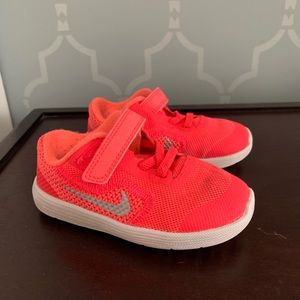 Little girls Nike sneakers size 7